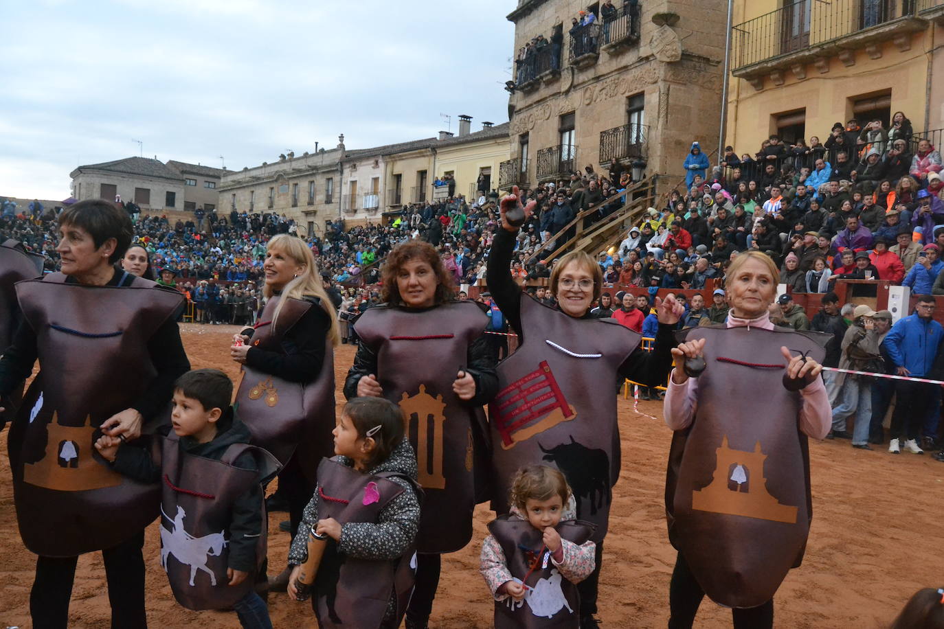 Una imponente charra conquista el Carnaval del Toro