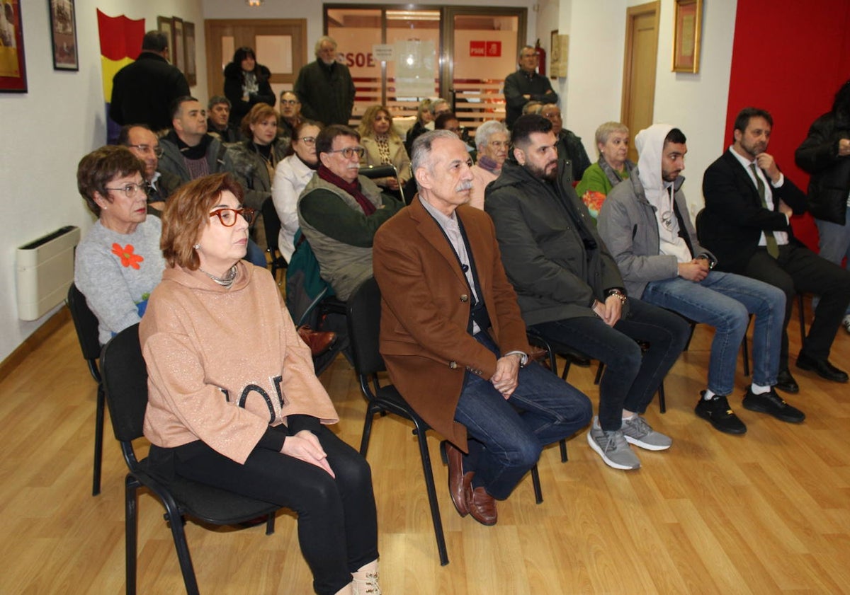Imagen principal - El PSOE de Béjar entrega el Premio a la Libertad al pueblo palestino
