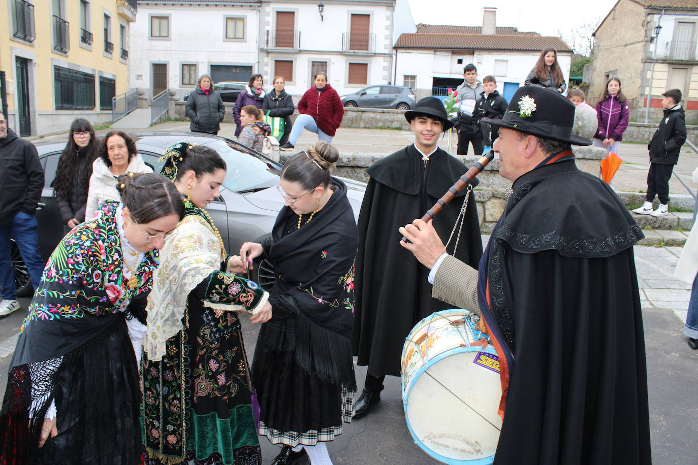 Los quintos de Los Santos no faltan a su cita festiva