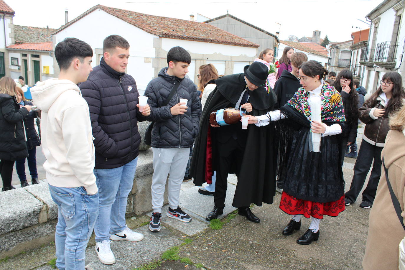 Los quintos de Los Santos no faltan a su cita festiva