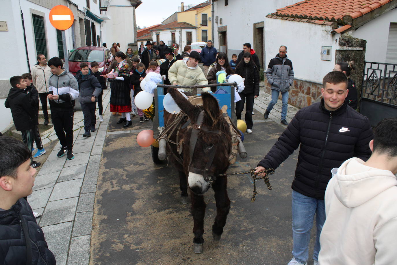 Los quintos de Los Santos no faltan a su cita festiva