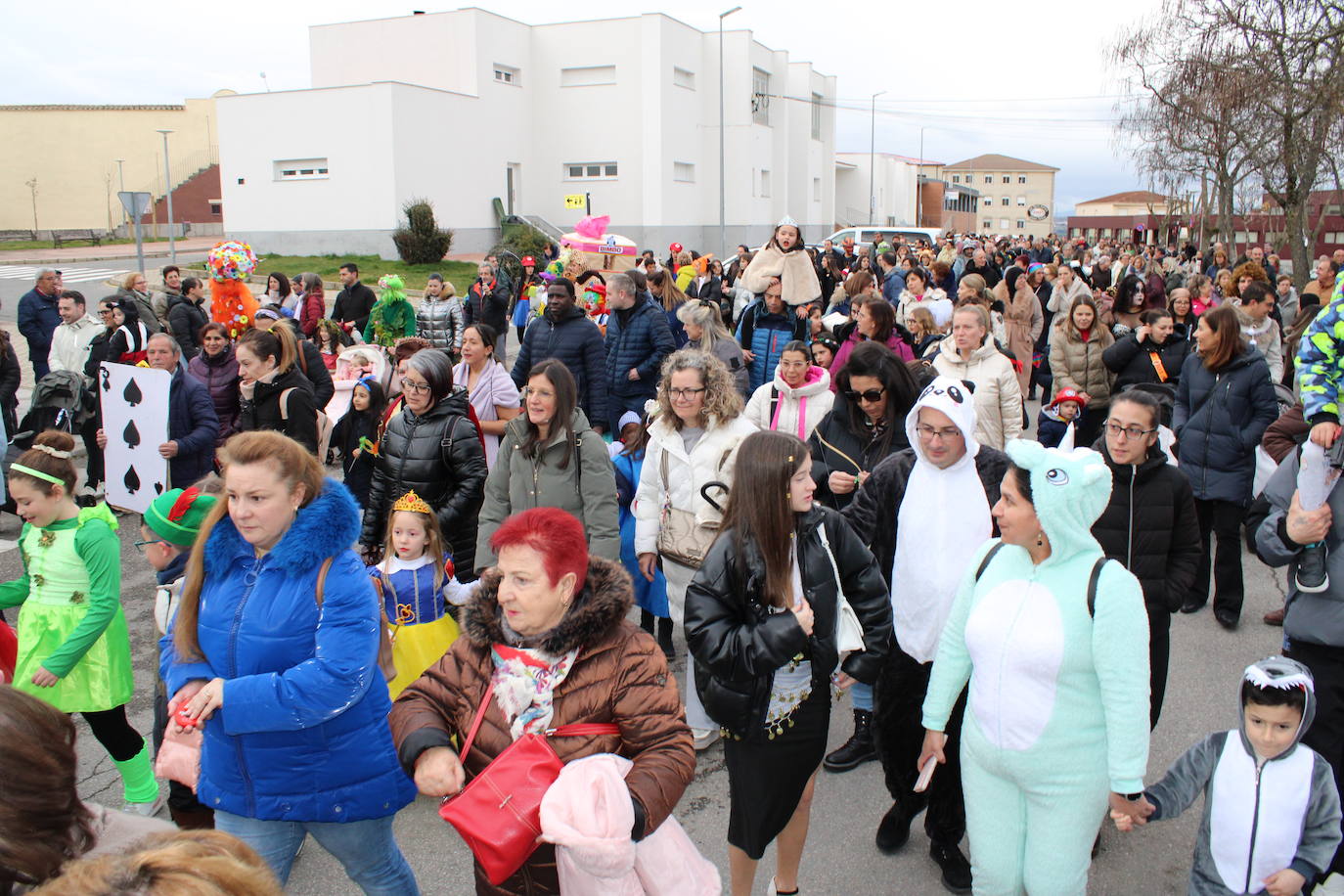 Guijuelo disfruta de su pasacalles con ritmo y sin lluvia