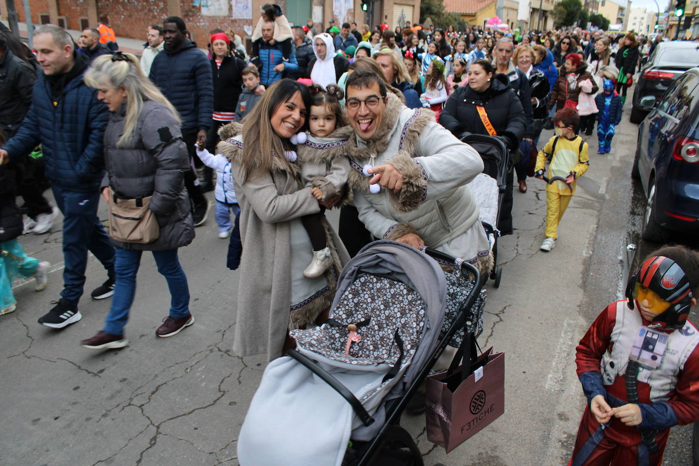 Guijuelo disfruta de su pasacalles con ritmo y sin lluvia