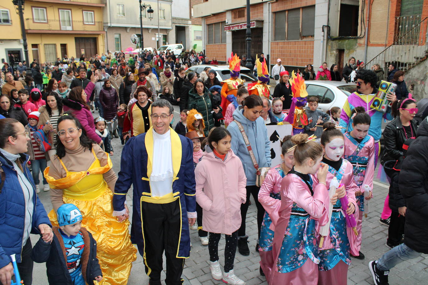 Guijuelo disfruta de su pasacalles con ritmo y sin lluvia