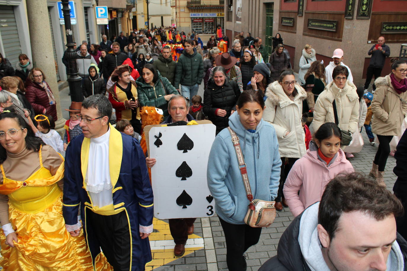 Guijuelo disfruta de su pasacalles con ritmo y sin lluvia