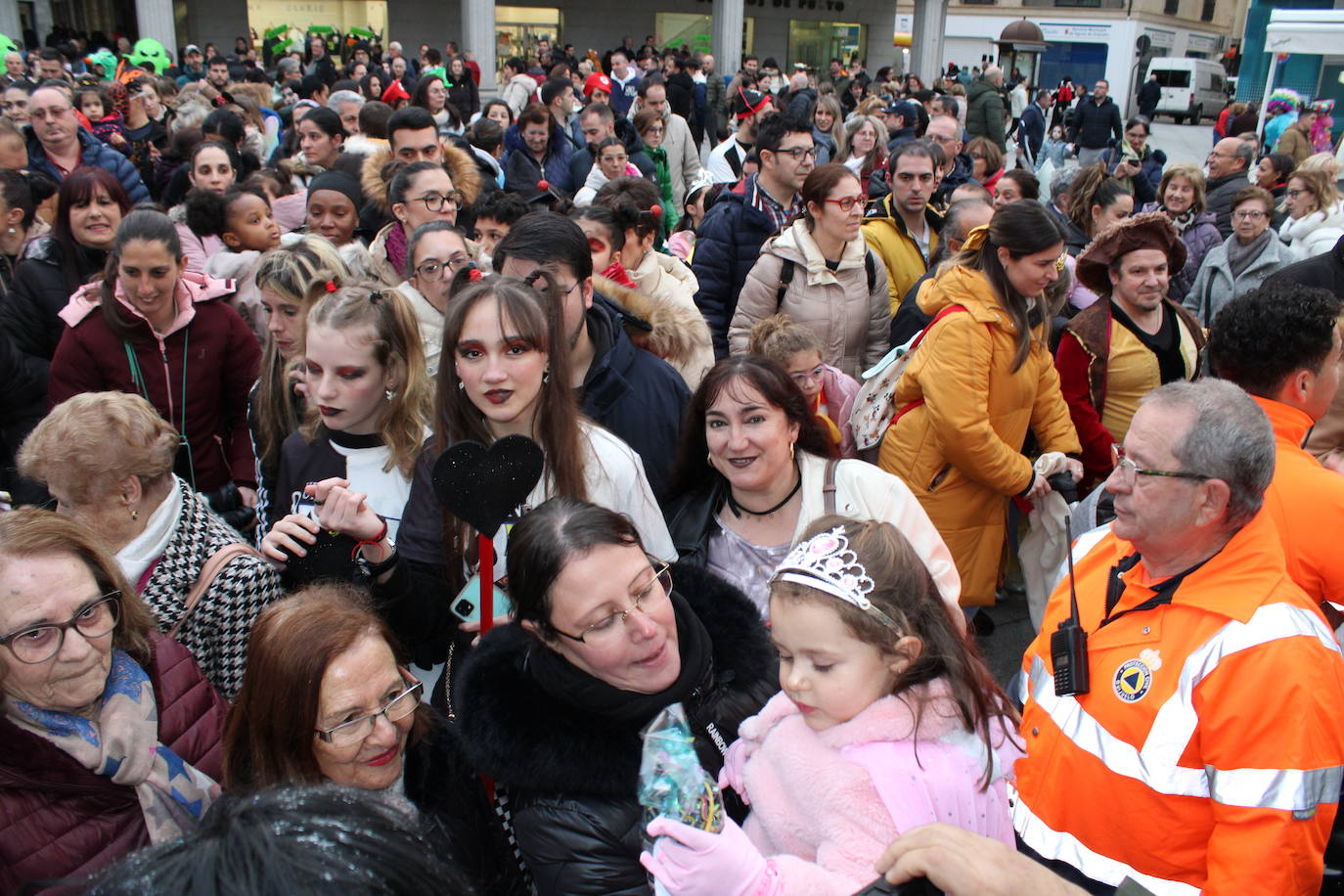 Guijuelo disfruta de su pasacalles con ritmo y sin lluvia