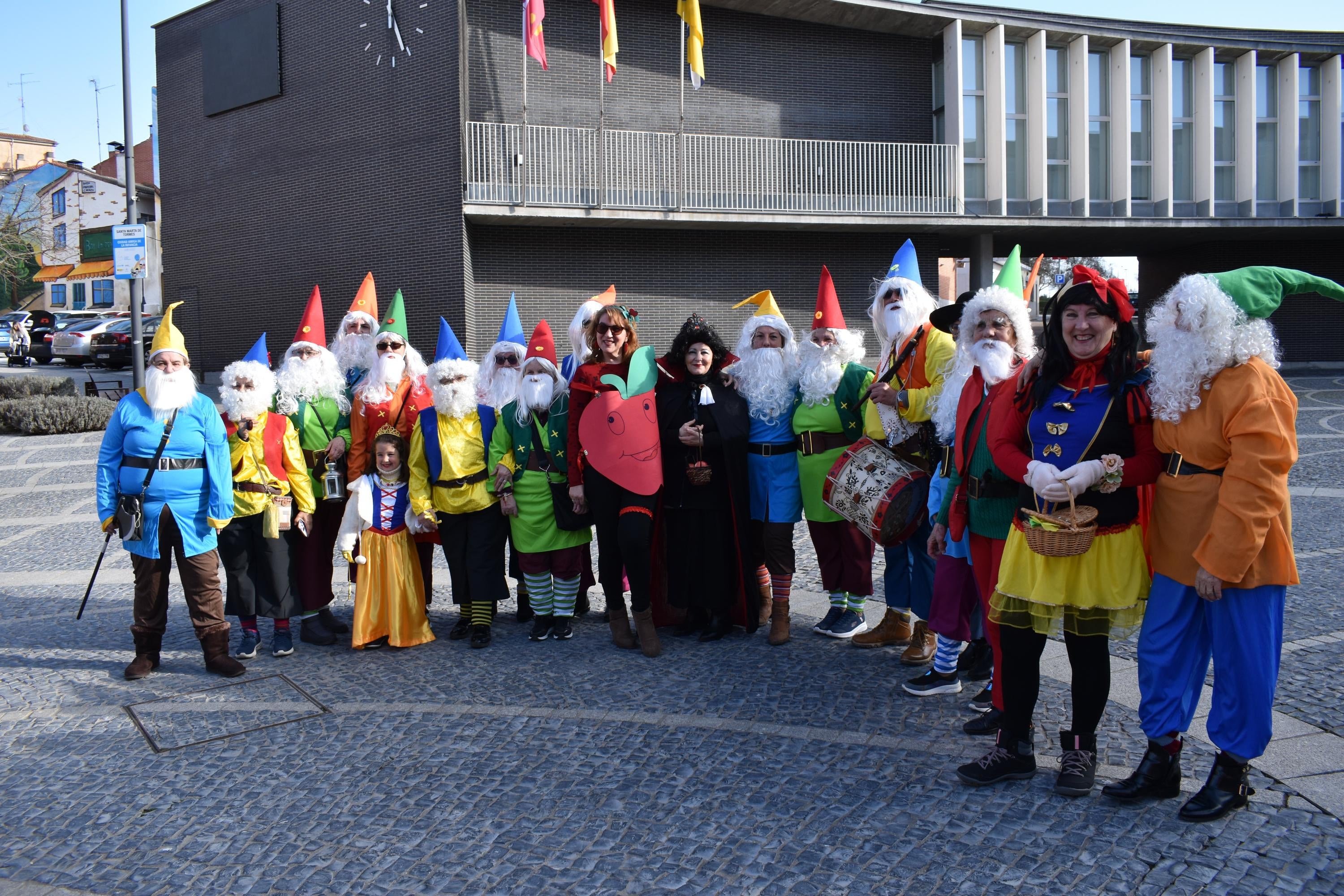 Los personajes de cuentos infantiles caminan por las calles de Santa Marta de Tormes