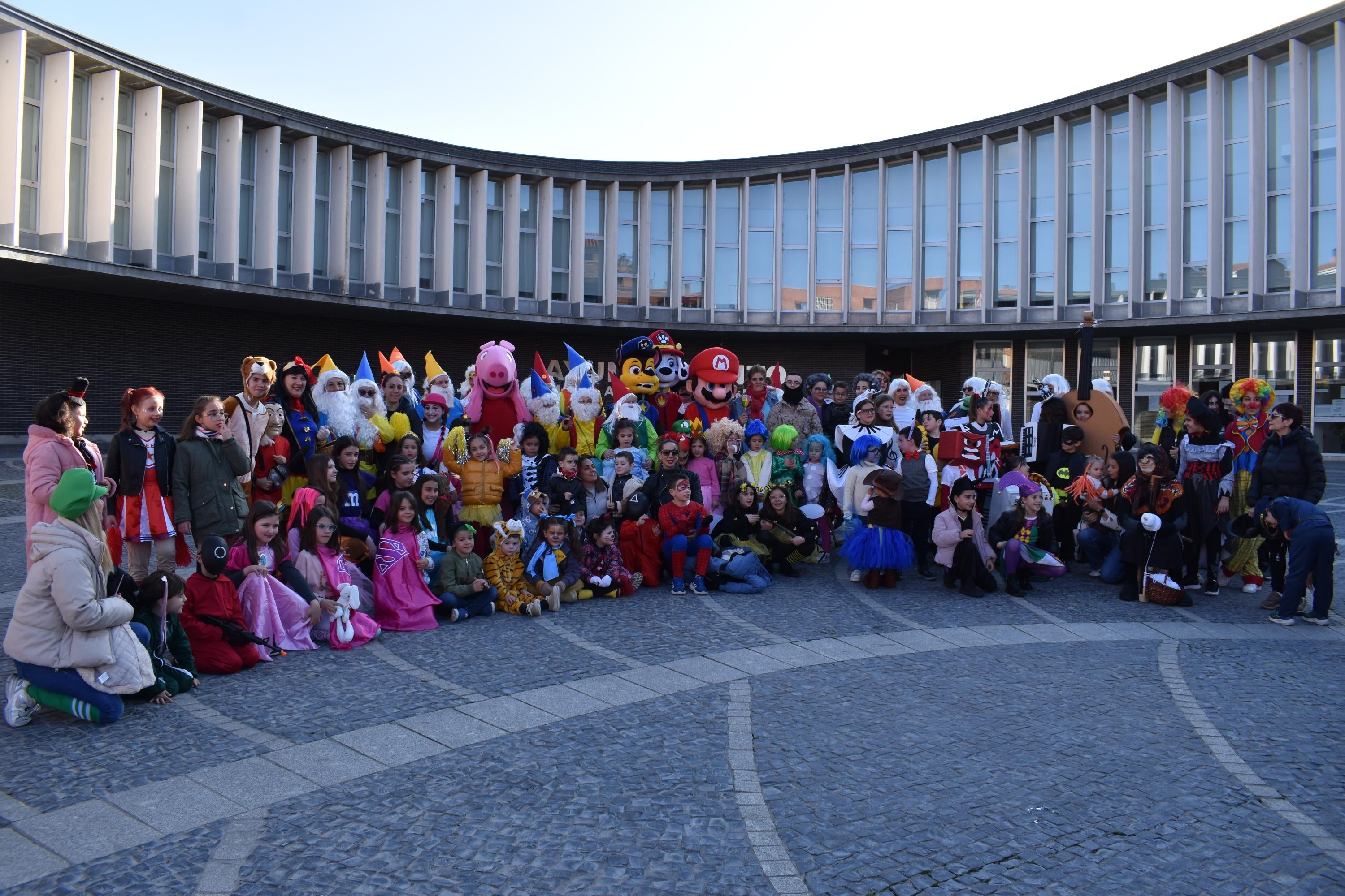 Los personajes de cuentos infantiles caminan por las calles de Santa Marta de Tormes