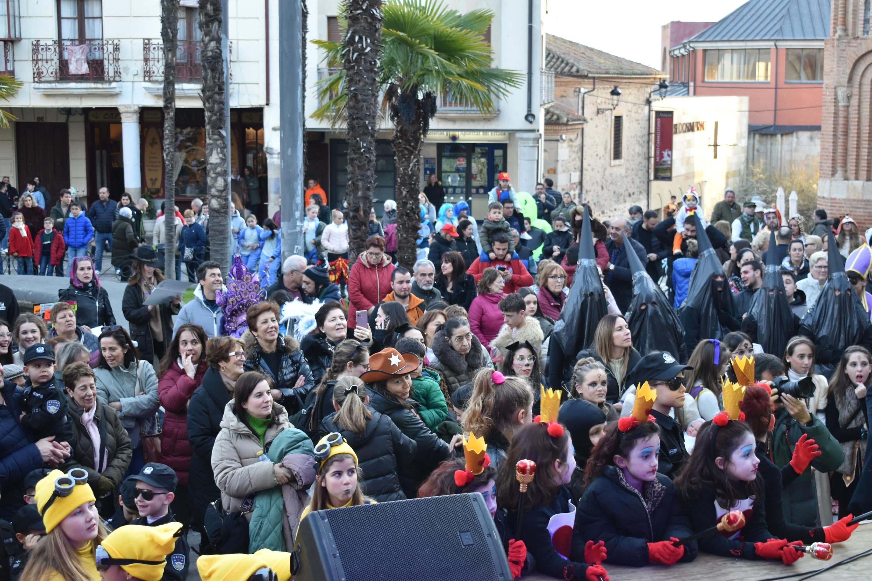 Derroche de imaginación y fantasía en un gran concurso de disfraces en Alba de Tormes