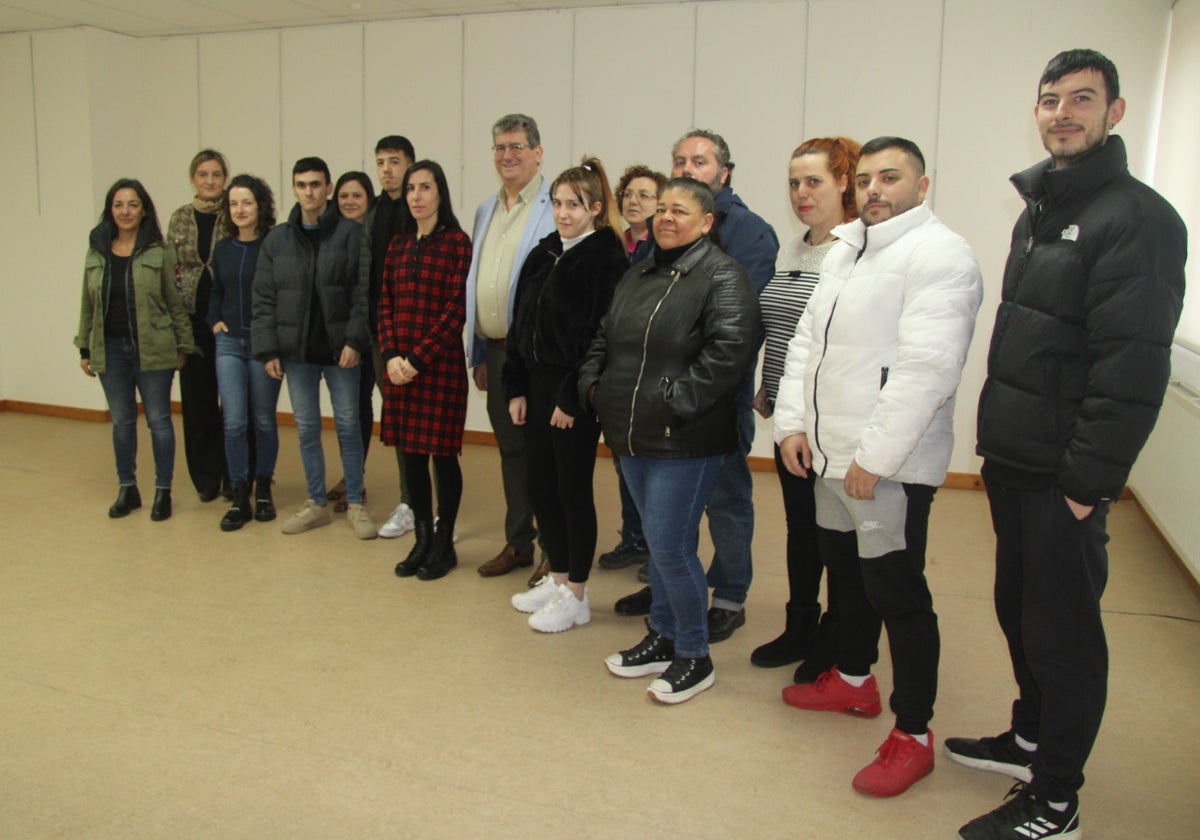 La presentación del alumnado junto a las autoridades de Cabrerizos.