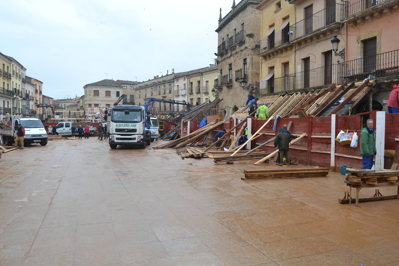 Los tablaos abandonan la Plaza Mayor de Ciudad Rodrigo