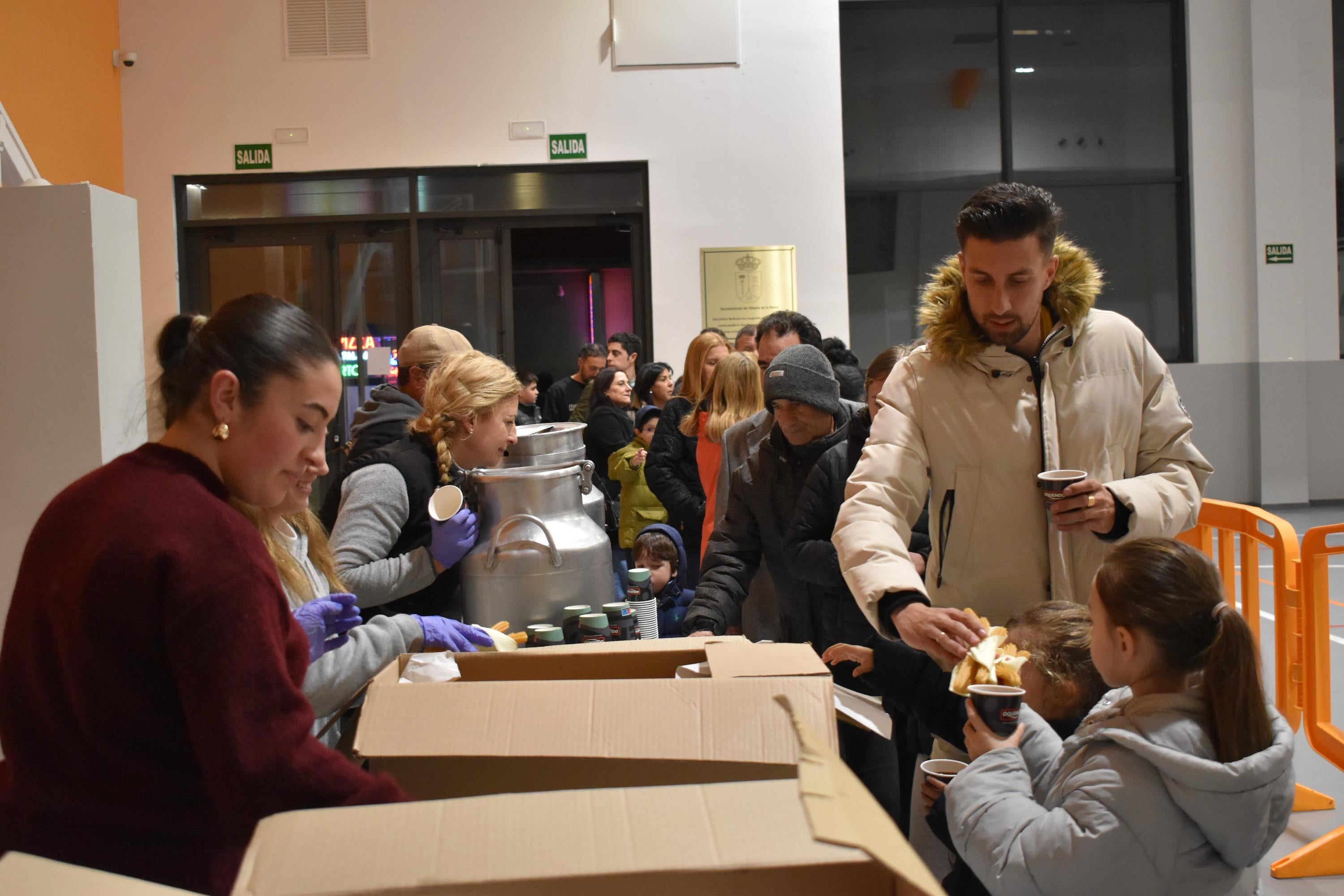 4.600 churros y 200 litros de chocolate para cerrar las citas de carnaval en Villares de la Reina