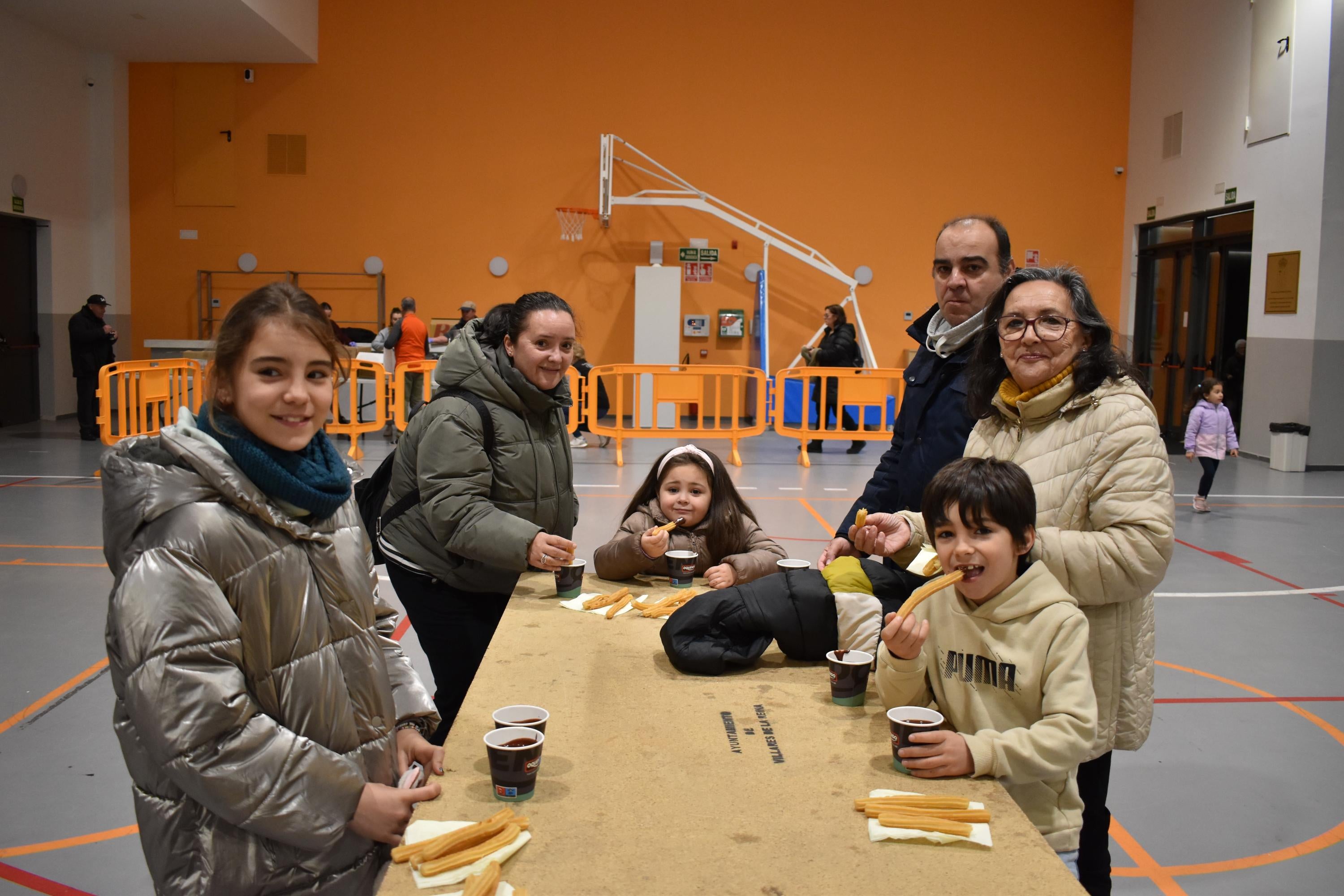 4.600 churros y 200 litros de chocolate para cerrar las citas de carnaval en Villares de la Reina