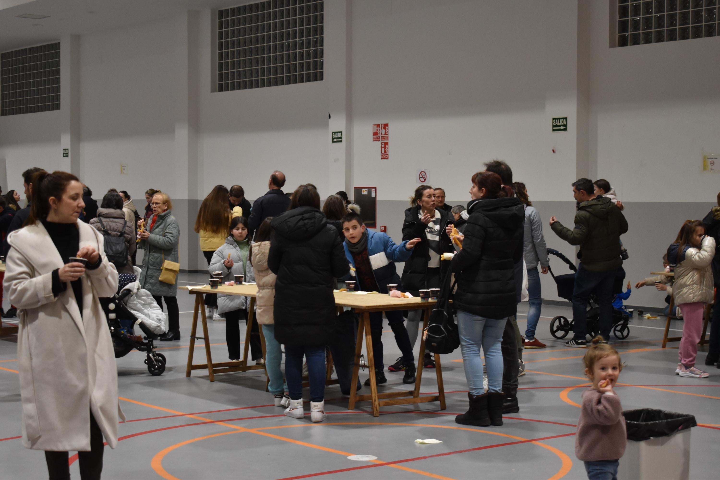 4.600 churros y 200 litros de chocolate para cerrar las citas de carnaval en Villares de la Reina