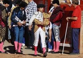 Marco Pérez, saliendo al ruedo de La Glorieta para hacer el paseíllo.