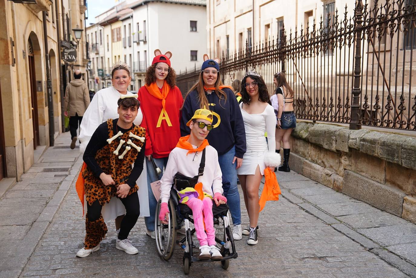 Enfermería y Fisioterapia dan colorido al centro con sus fiestas