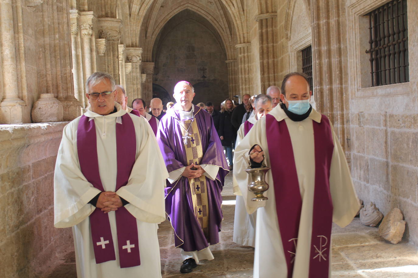 Los columbarios de la catedral de Ciudad Rodrigo, en marcha tras la bendición del obispo