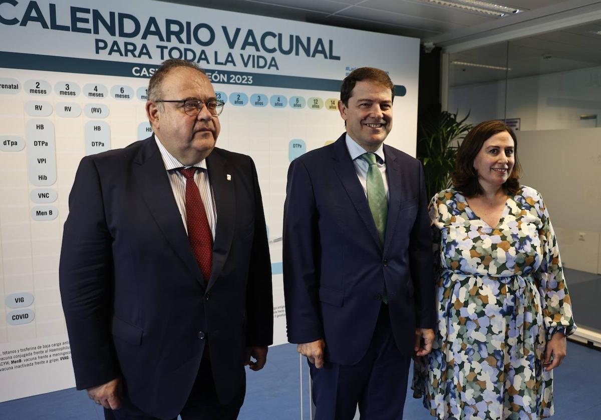 Alejandro Vázquez, Alfonso Fernández Mañueco y Sonia Tamames.