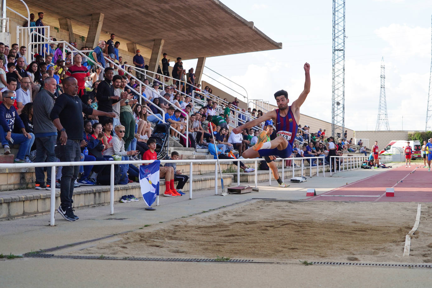 Tras su retirada, dirige su grupo de entrenamiento en Guadalajara, y ha venido en varias ocasiones como entrenador. En la fotografía observando un salto de Héctor Santos el 4 de junio de 2023