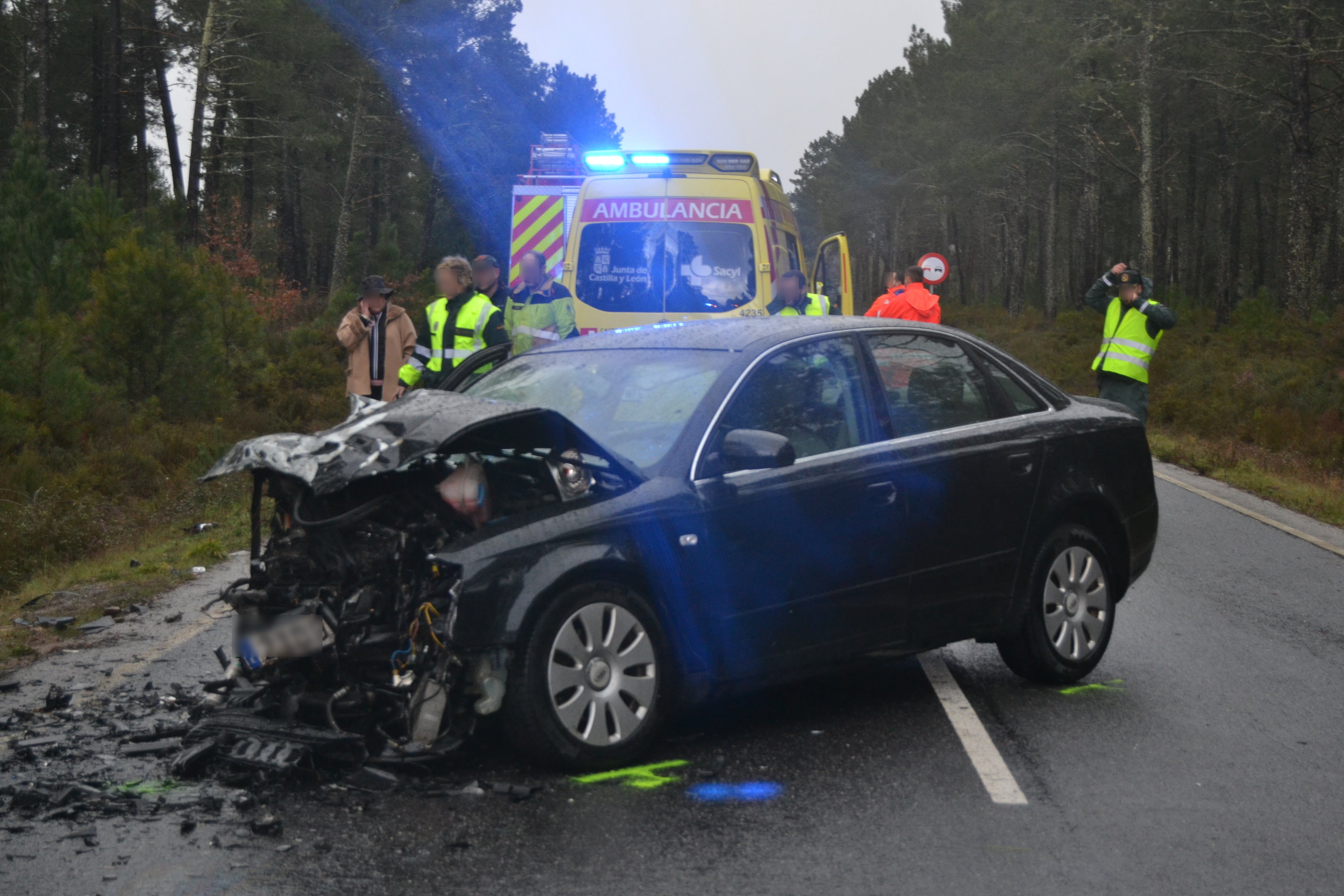 Así han quedado los coches siniestrados en el accidente de Nava de Francia