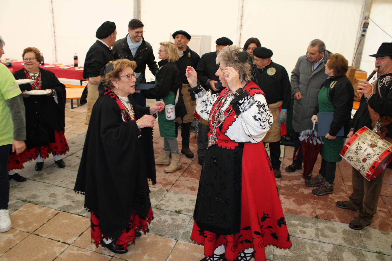 La lluvia no impide un nuevo lleno en la matanza de Campillo de Salvatierra