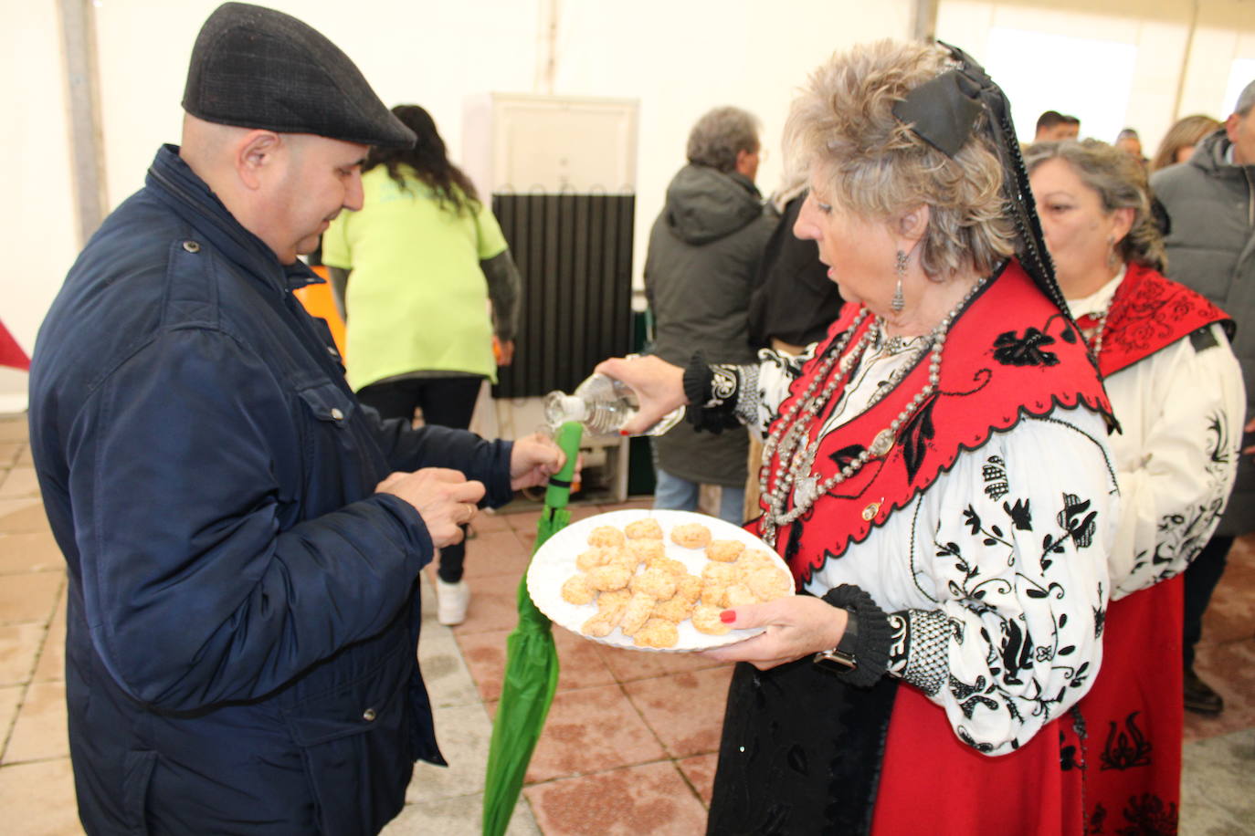 La lluvia no impide un nuevo lleno en la matanza de Campillo de Salvatierra