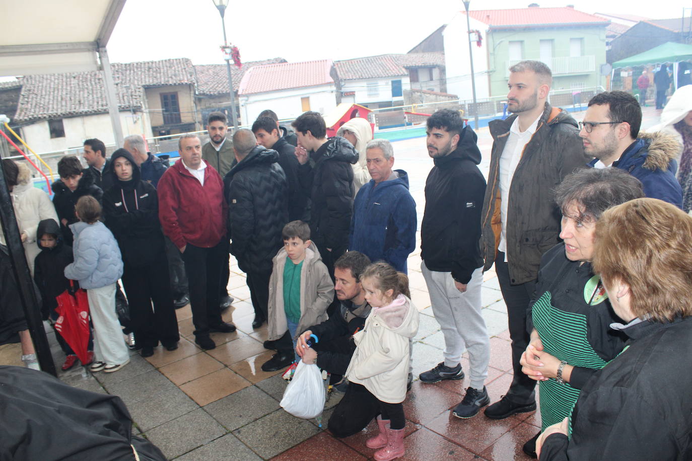 La lluvia no impide un nuevo lleno en la matanza de Campillo de Salvatierra