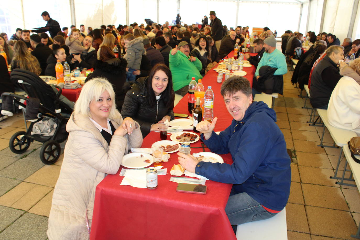 La lluvia no impide un nuevo lleno en la matanza de Campillo de Salvatierra