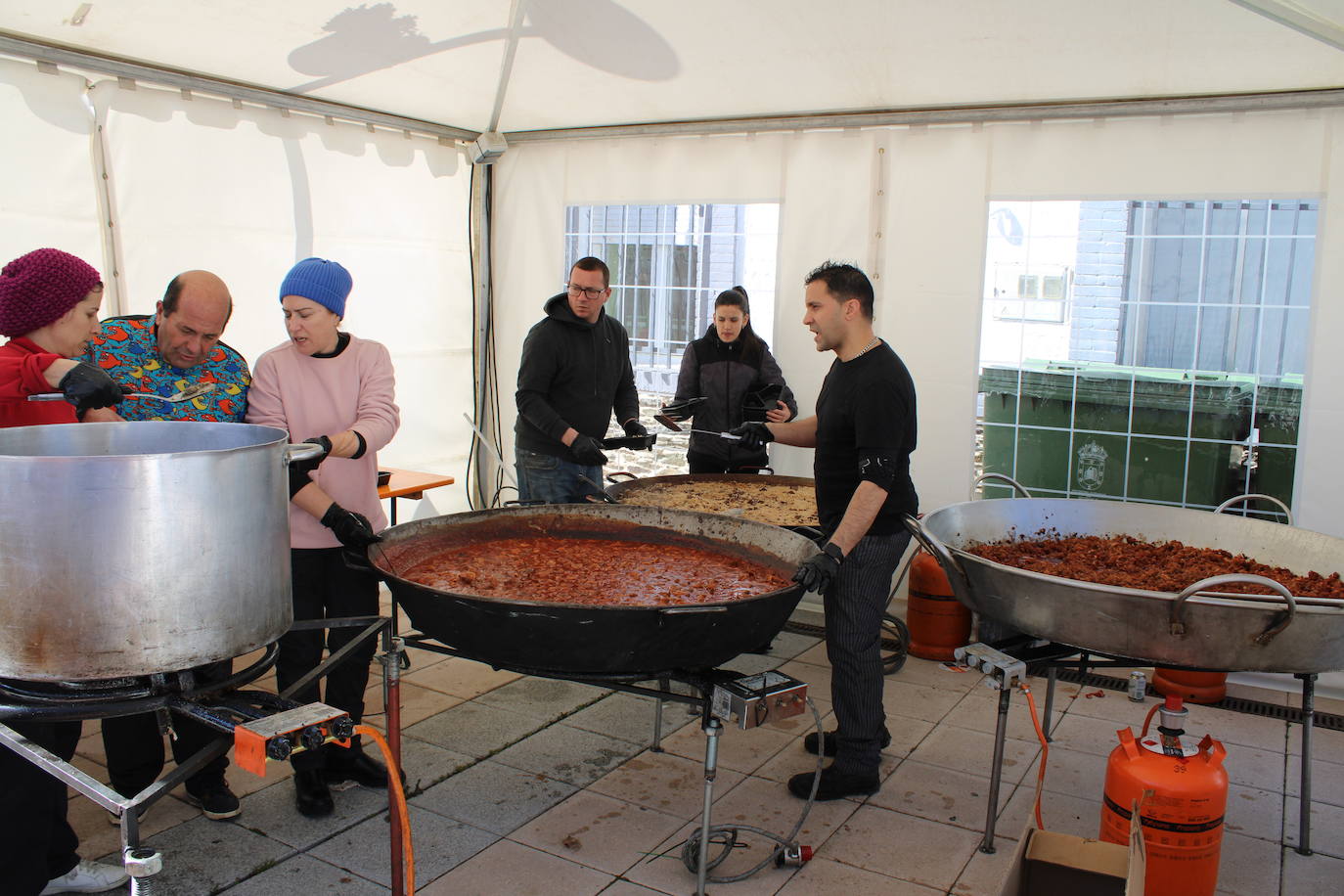 La lluvia no impide un nuevo lleno en la matanza de Campillo de Salvatierra