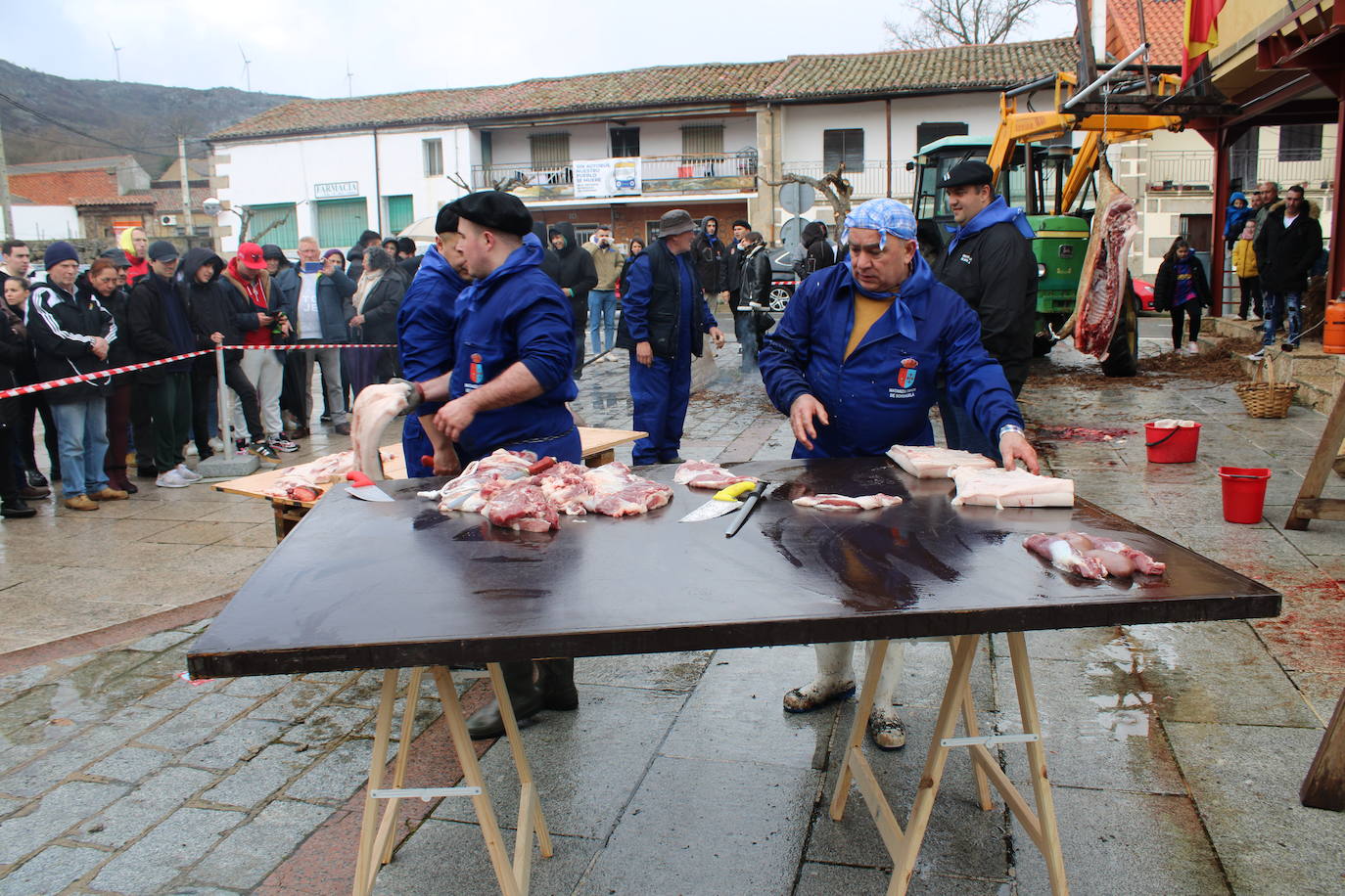 Sorihuela disfruta de su matanza sin temor a la lluvia