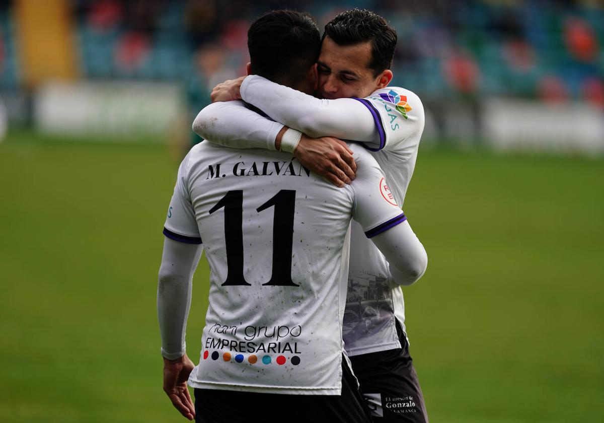 Martín Galván y Óscar Lorenzo, celebrando un gol en la presente temporada.