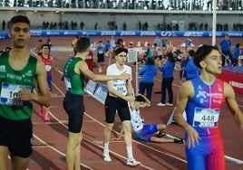 Álvaro González, tras cruzar la línea de meta en una final de los 1.500 muy polémica.