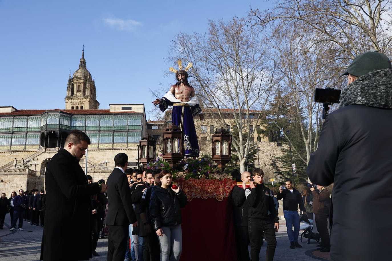 El vía crucis del Despojado camina hacia la esperanza