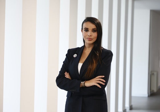 Sarah Santaolalla, antes de la charla que dio en la Facultad de Psicología.