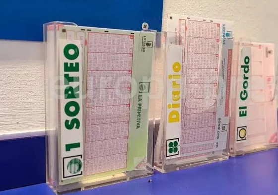 Varios boletos de loterías.
