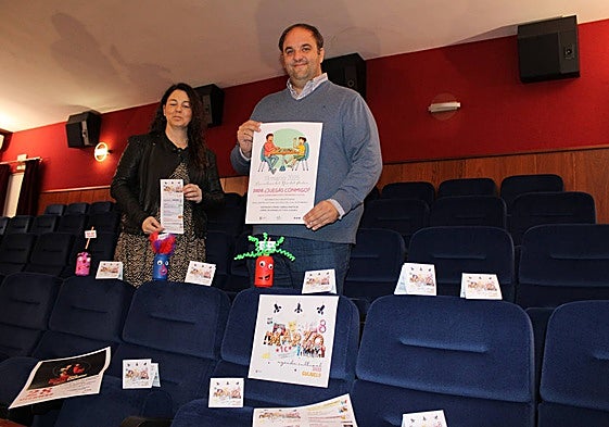 María Jesús Moro y Roberto Martín han presentado la programación en el teatro del centro cultural