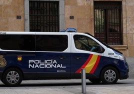 Furgón de la Policía Nacional en Salamanca.