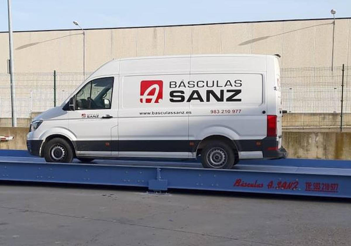 Una báscula para camiones instalada por Básculas Sanz, que son fabricantes de sus propios modelos y cuentan con equipo técnico e incluso software de gestión.