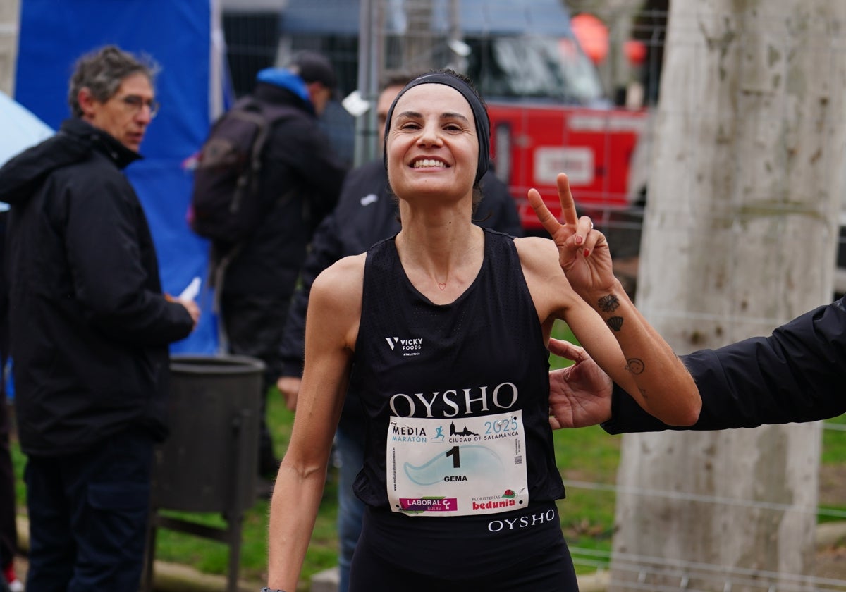 Gema Martín, tras imponerse en la Media Maratón Ciudad de Salamanca.