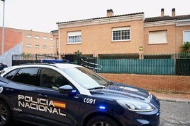 Fachada del piso tutelado en Badajoz donde ha sido asesinada una educadora de 35 años.