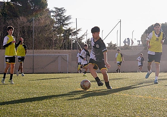 Sesión de entrenamiento de uno de los conjuntos de Unionistas en el fútbol base de Salamanca