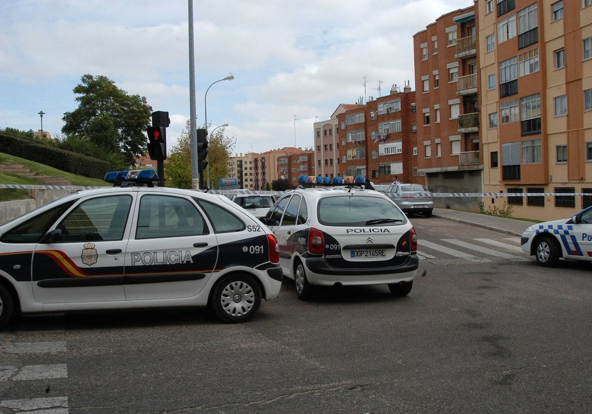 Patrullas policiales en otra intervención en el barrio.