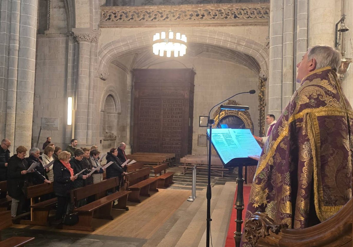 El obispo de Ciudad Rodrigo, José Luis Retana, durante la celebración