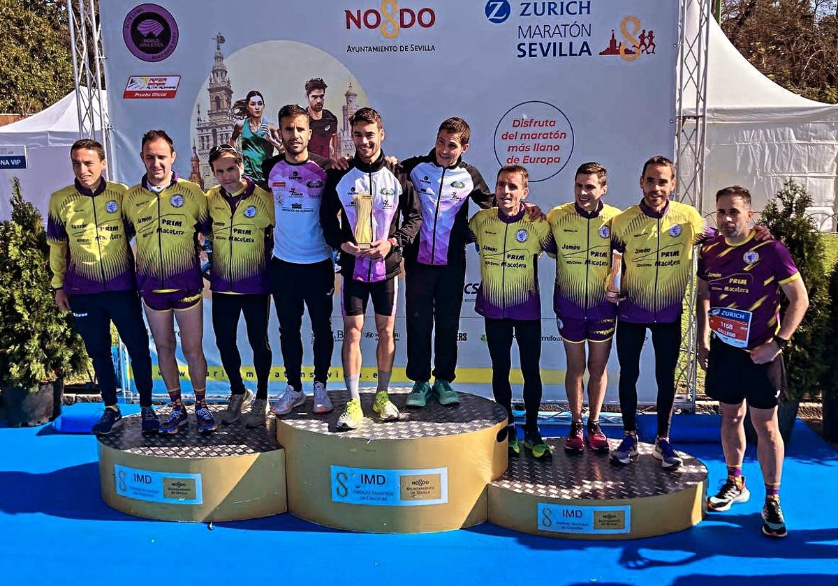 Los componentes del Macotera Jamón Prim, en el  podio en el Campeonato de España del año pasado.