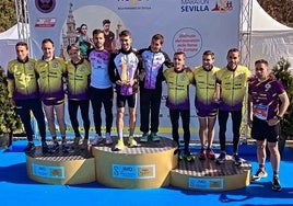 Los componentes del Macotera Jamón Prim, en el  podio en el Campeonato de España del año pasado.