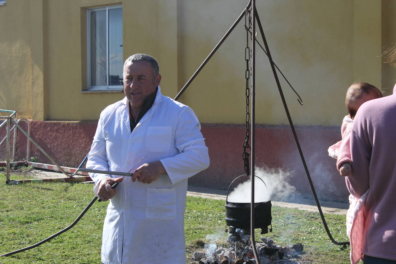 Fiesta en torno al cerdo y la gastronomía, en Villar de Peralonso