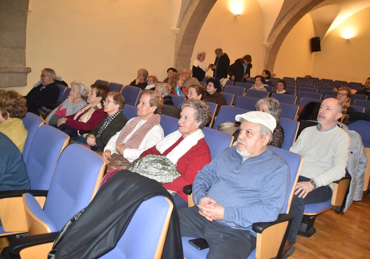 Imagen principal - Charla sobre la venerable Aurora Calvo en Béjar