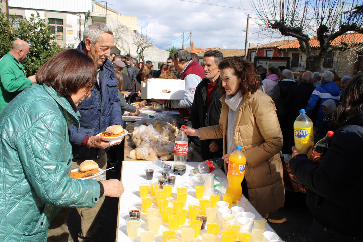 Valdefuentes despide su matanza con comida y reconocimientos