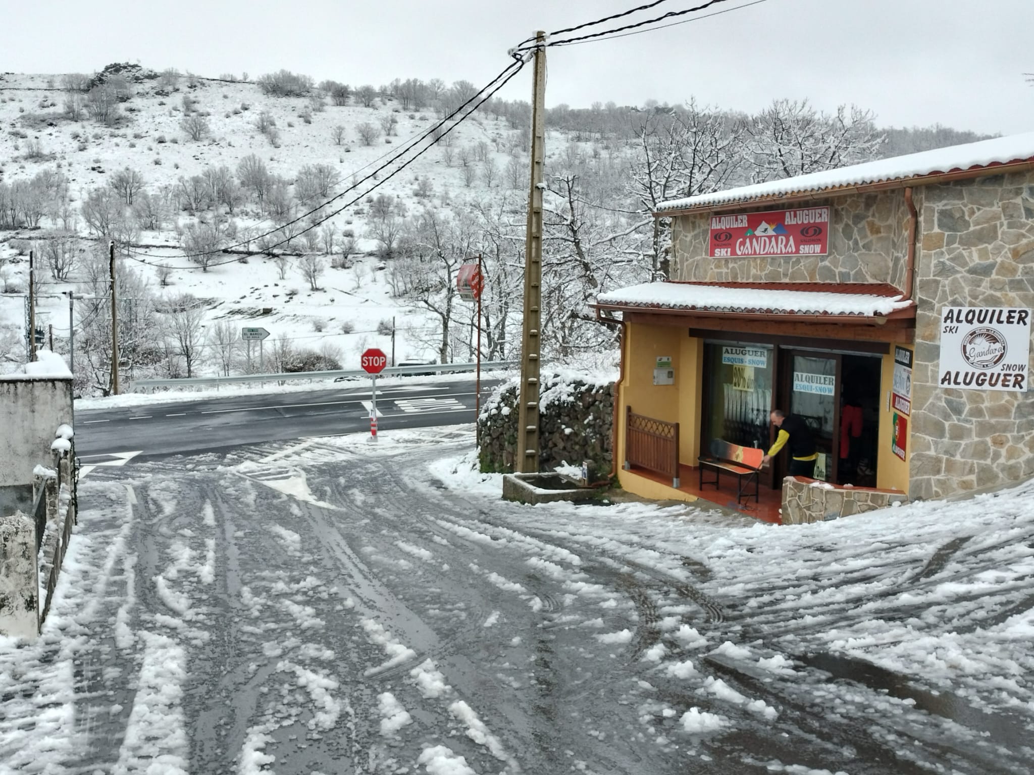 La nieve, protagonista en las carreteras de la provincia