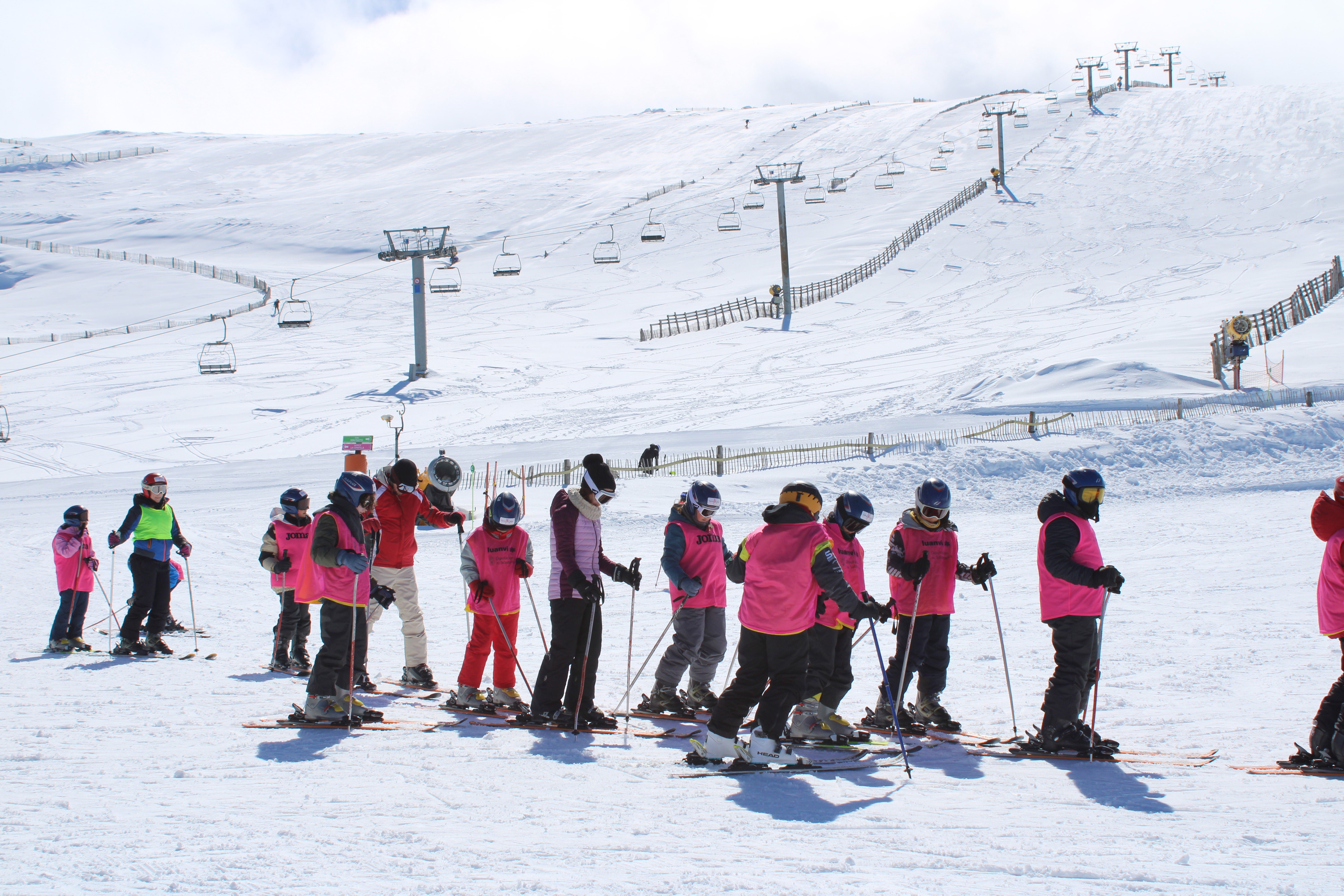 La gran paradoja de La Covatilla: llena de nieve, pero con tres pistas operativas de un total de 19